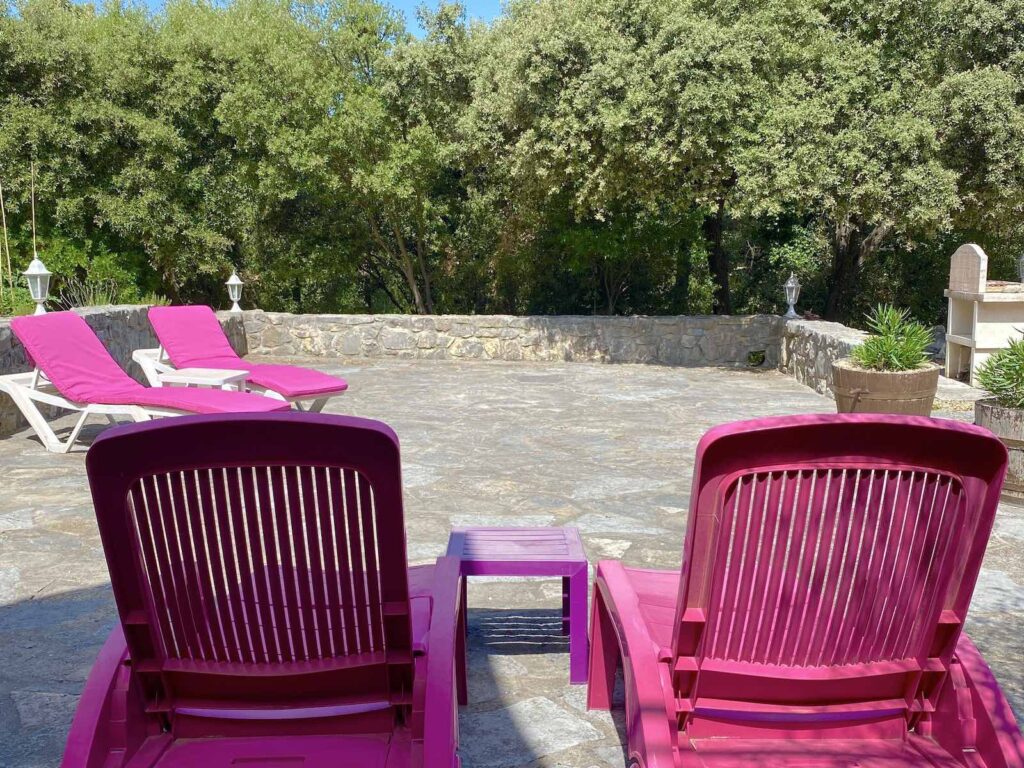 gite au Pic Saint-Loup avec piscine et terrasse